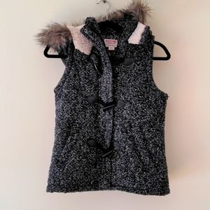 Medium Hooded Vest, Faux Fur Sherpa